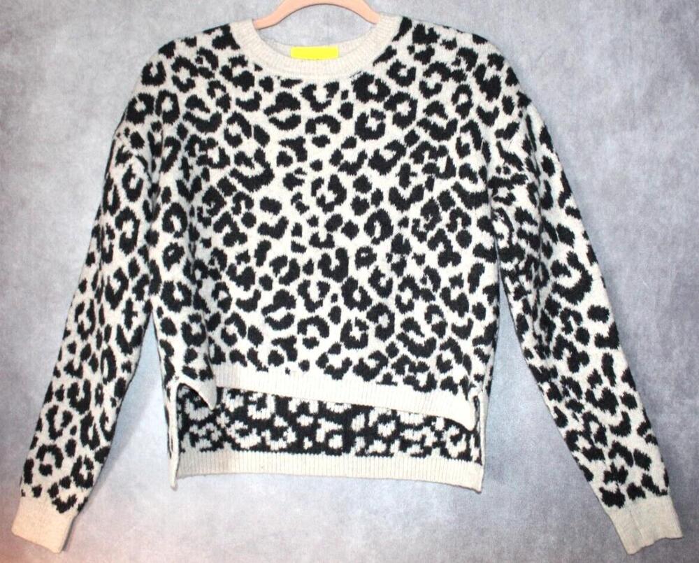 YET AGAIN Sweater Womens XS Beige Acrylic Animal Print Crew Neck Pullover